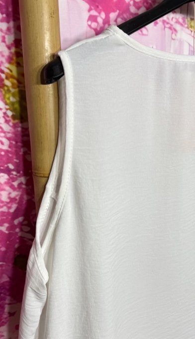 Blouse sans manches asymétrique blanche boutons bois + collier offert du 38 au 48