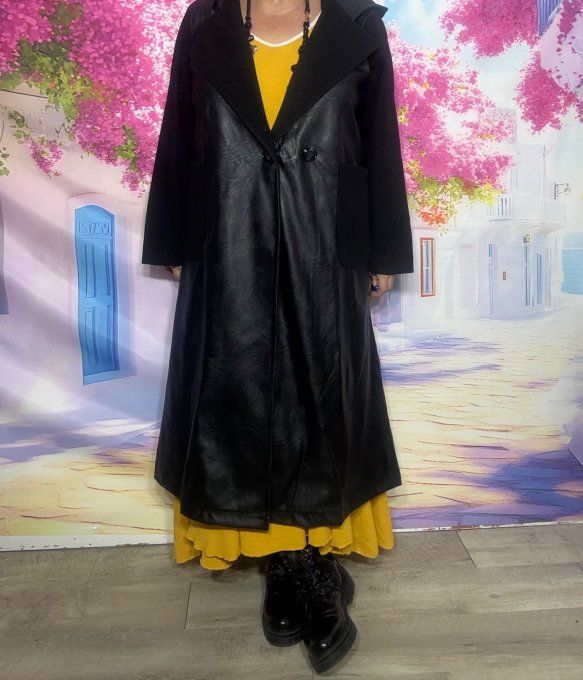 Manteau long noir simili-cuir taille réglable doublé Mickey Mouse du 36 au 46 et même + porté ouvert