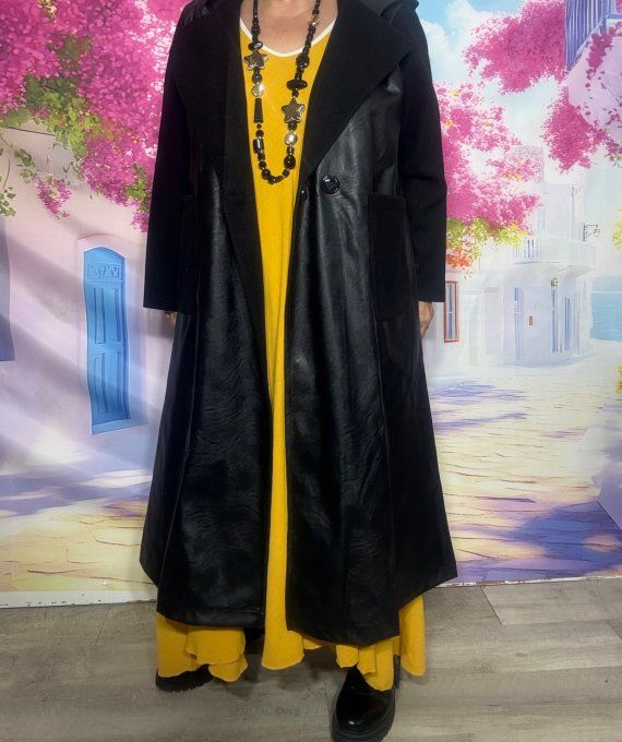 Manteau long noir simili-cuir taille réglable doublé Mickey Mouse du 36 au 46 et même + porté ouvert