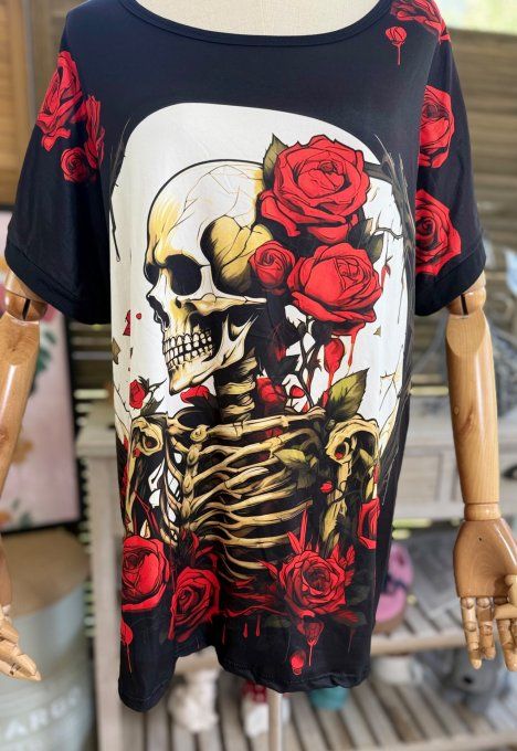 Top ample noir Skeleton & Red Roses du 38 au 48/50