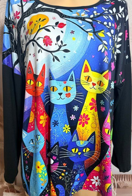 Top ample noir manches longues La Famille des chats fleuris du 40 au 52/54  