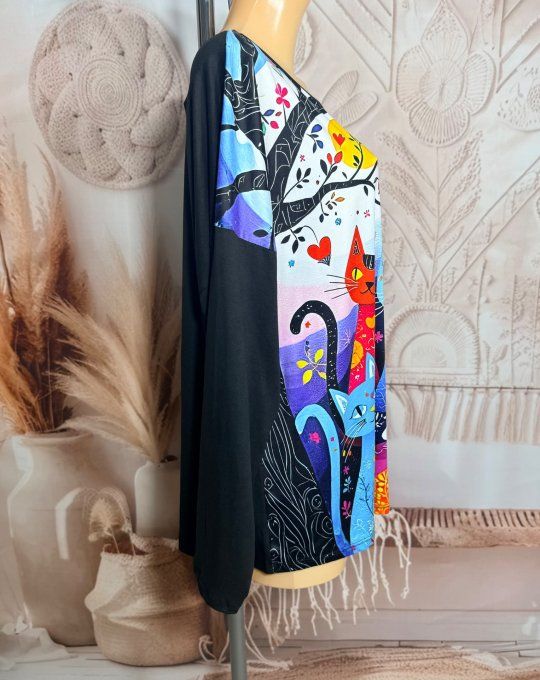 Top ample noir manches longues La Famille des chats fleuris du 40 au 52/54  