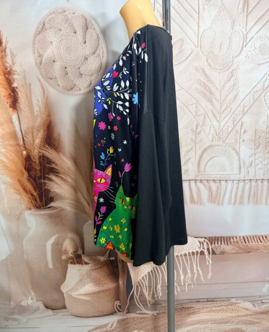 Top ample noir manches longues La Famille des chats fleuris du 40 au 52/54  