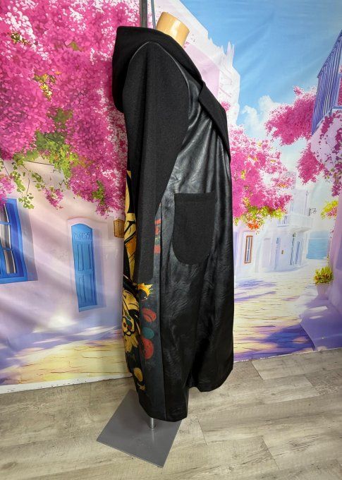 Manteau long noir simili-cuir taille réglable doublé Mickey Mouse du 36 au 46 et même + porté ouvert