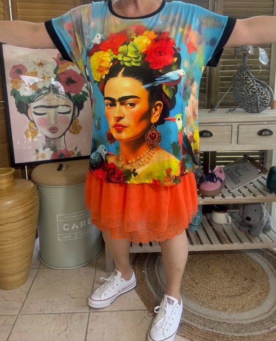 Top ample noir Frida Kahlo aux Fleurs in Blue World du 38 au 48/50 
