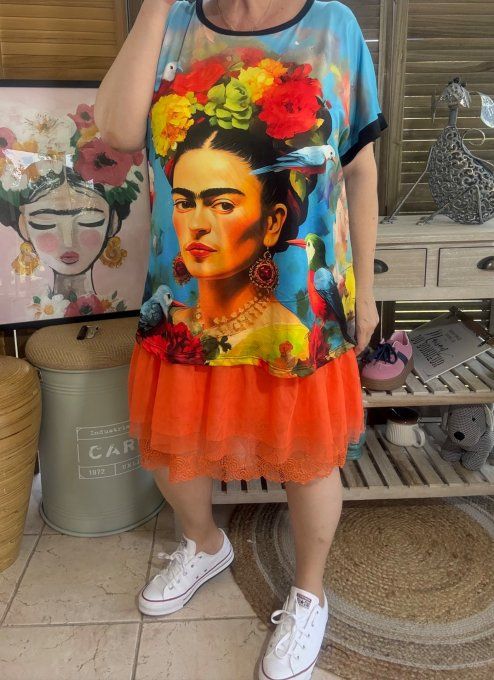 Top ample noir Frida Kahlo aux Fleurs in Blue World du 38 au 48/50 