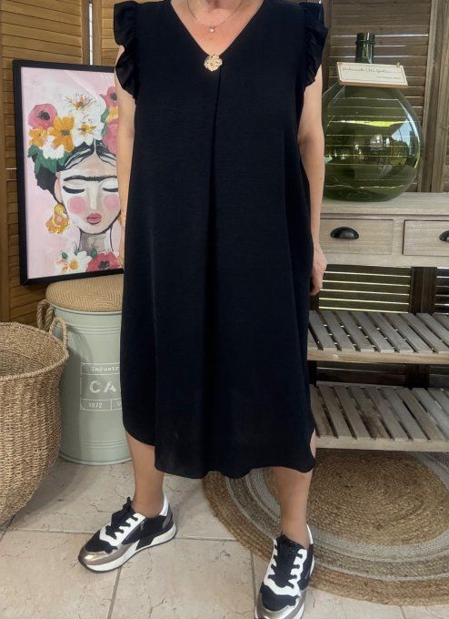 Robe trapèze noire épaules volantées & broche dorée or du 40 au 52