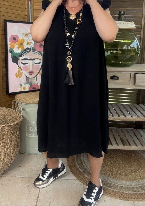 Robe trapèze noire épaules volantées & broche dorée or du 40 au 52