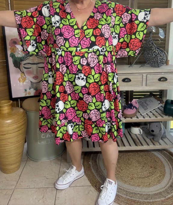 Robe trapèze courte noire Skulls & Fleurs multicolores du 40 au 52 
