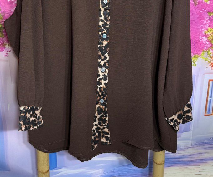 Chemise ample chocolat bordures léopard camel manches longues du 40 au 50/52